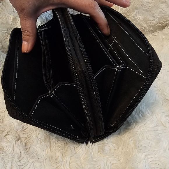 Black Soft pebbled leather Double Zip Around Wallet New without Tags - Picture 4 of 12